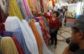 Jelang Lebaran, Pedagang Tanah Abang 'Banting' Harga Baju Muslim